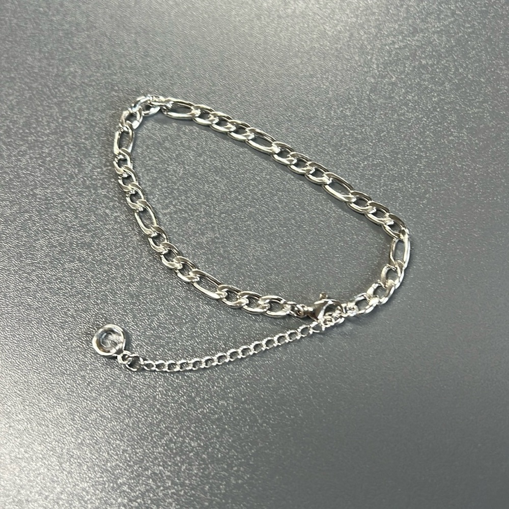 *NWOT* Silver Bracelet